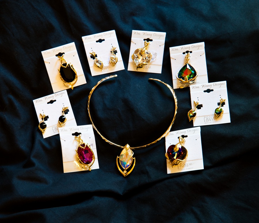 Gold Tone Necklace and Earrings||||