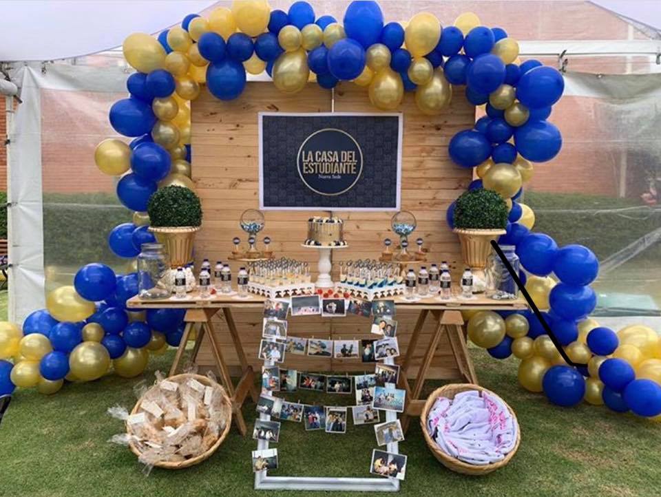 Caballete Grande
2.15Cmx82Cm
65cm Profundidad Alto
$ 80.000