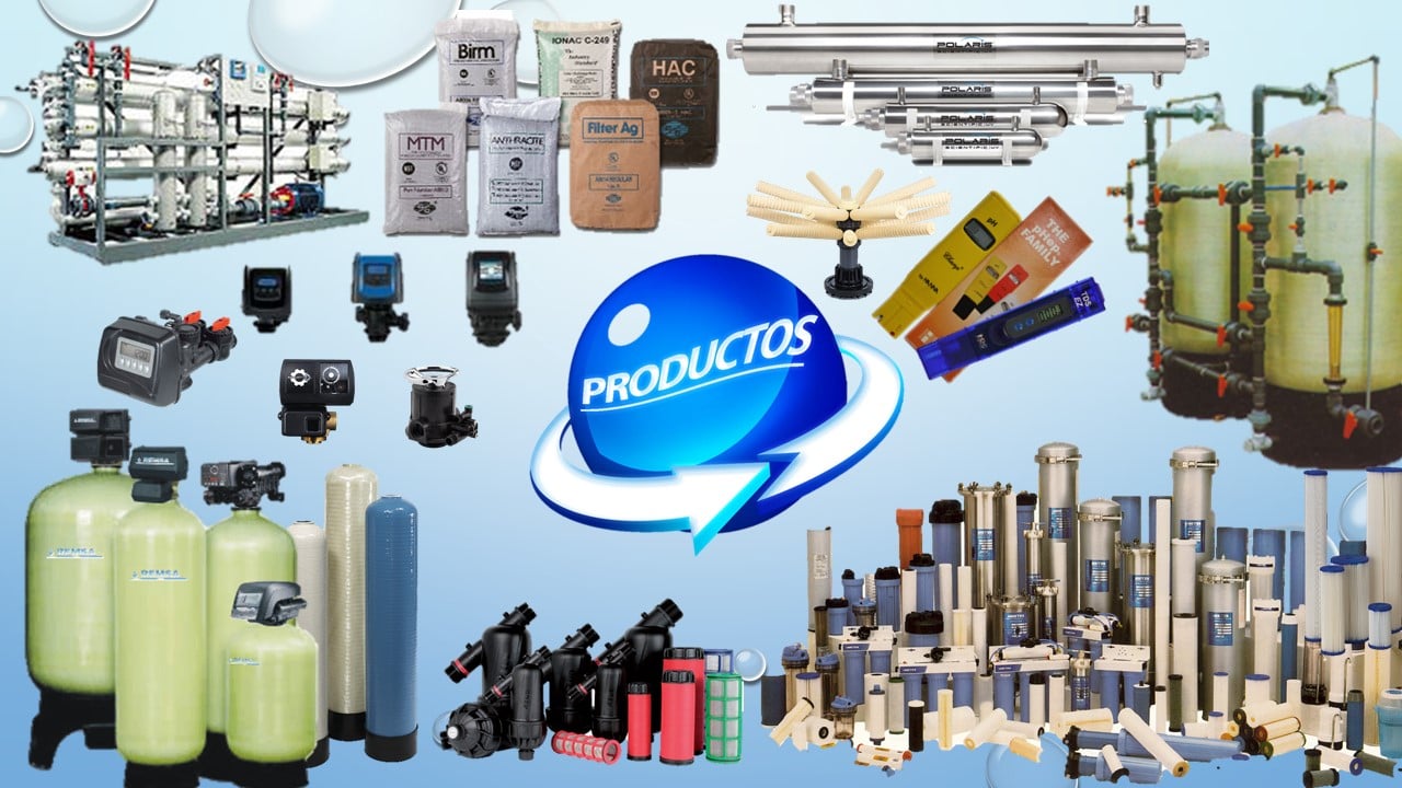 Variedad de productos y equipos para tratamiento de agua, incluyendo filtros, medidores y tanques.