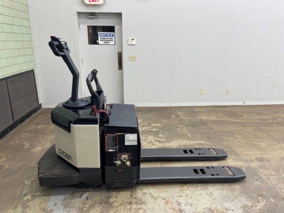 CARRETILLAS ELÉCTRICAS CROWN PE4000/4500.