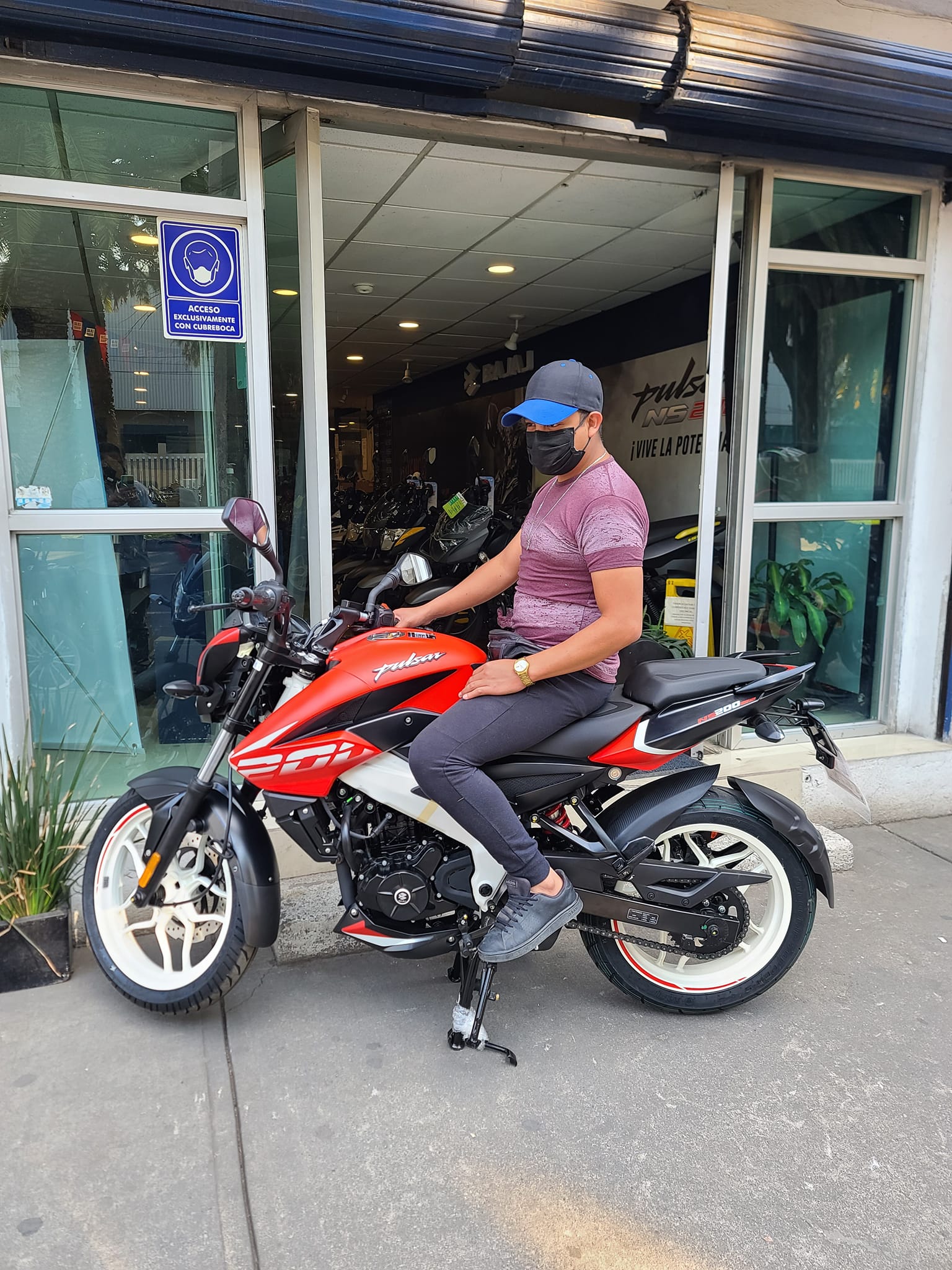 Entrega de motocicleta - Motos en Bajaj la Viga, Iztacalco, CDMX.