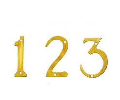      Números en latón brillante