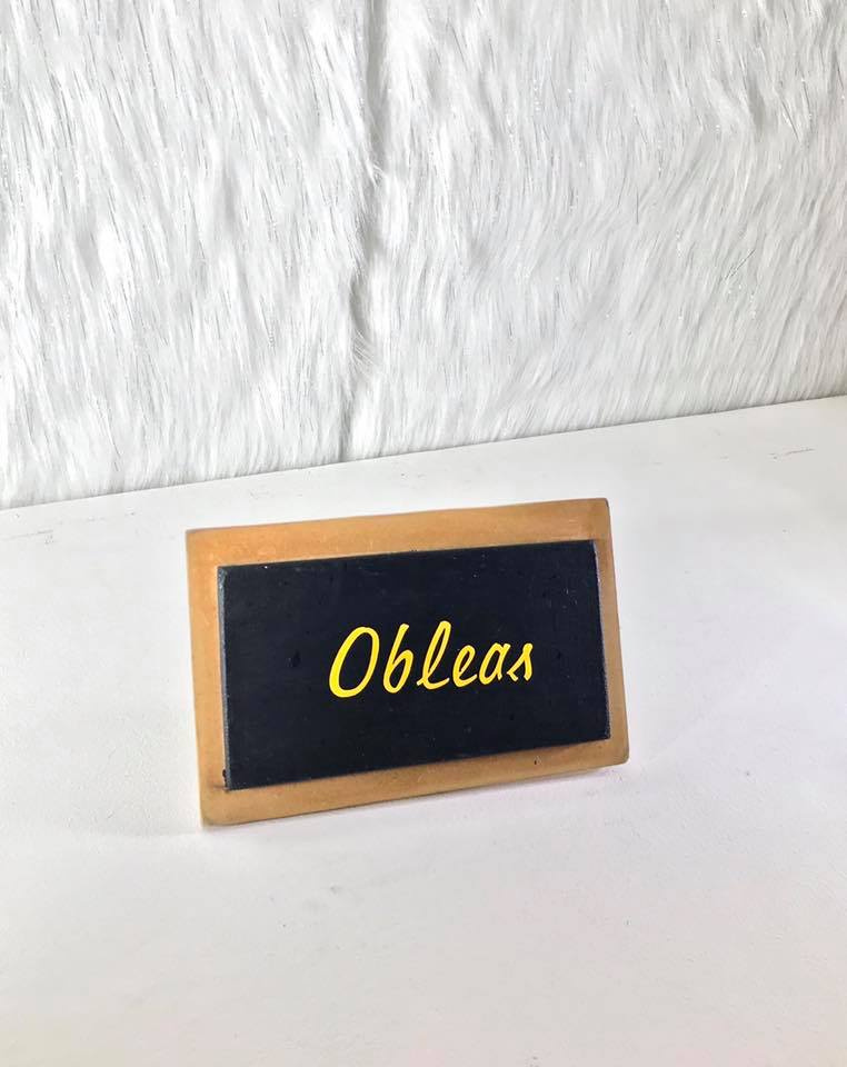 Mini Tablero
22cm Ancho
13cm Alto
10cm Alto Interno 
19cm Ancho Interno
$10.000 Alquiler +
$10.000 Mensaje Personalizado