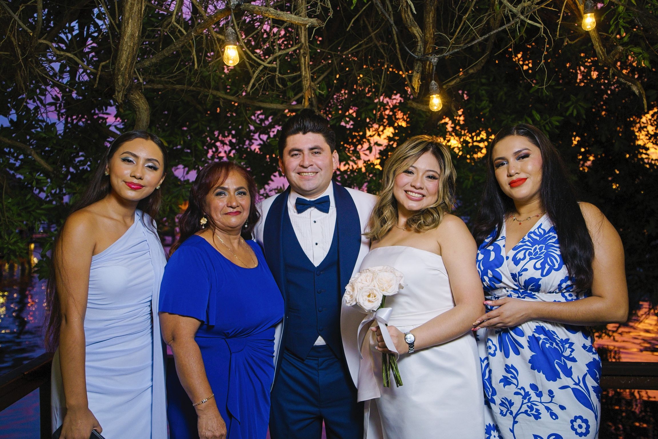 https://0201.nccdn.net/1_2/000/000/12e/205/luxartifices-wedding-navios-cancun-bride-and-groom-sunset058.jpg