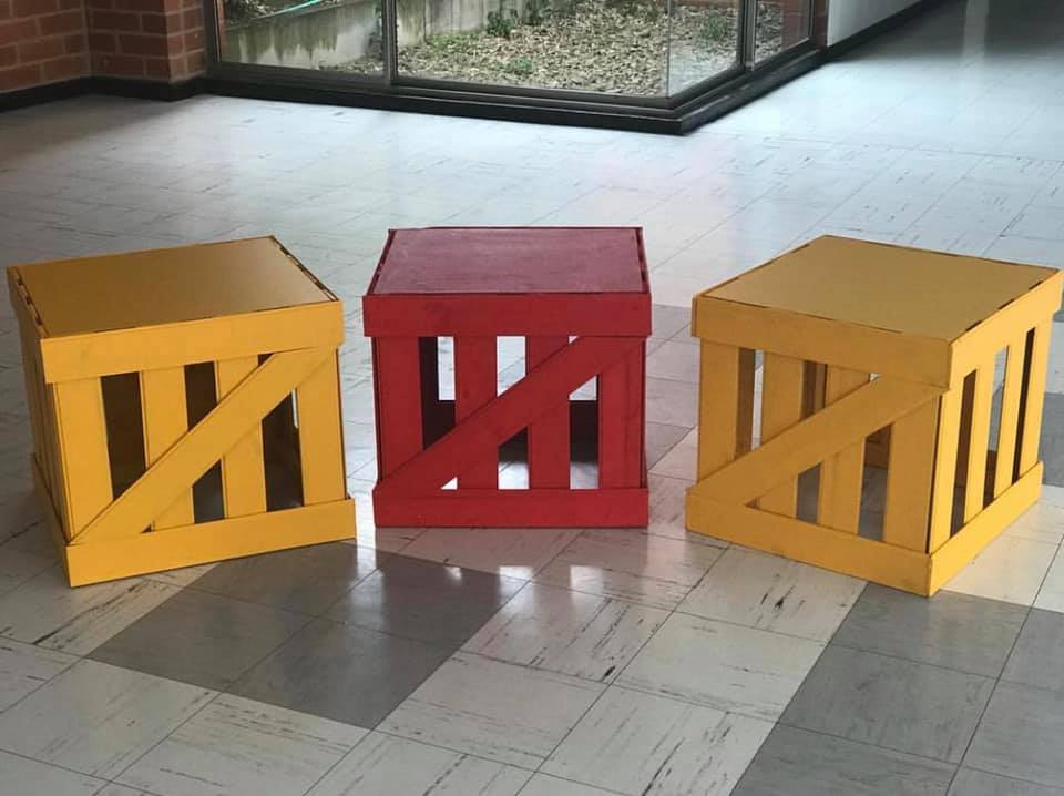 Guacal Gigante Color Rojo o Amarillo 
$35.000
51cm Alto
58cmX54cm