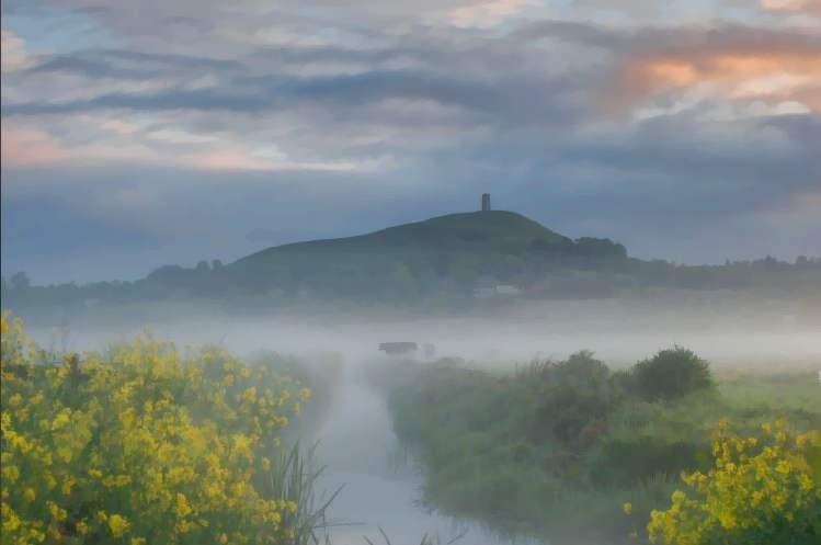 https://0201.nccdn.net/1_2/000/000/12e/6aa/a-glastonbury-tor-watercolour-and-pencil--1.jpg