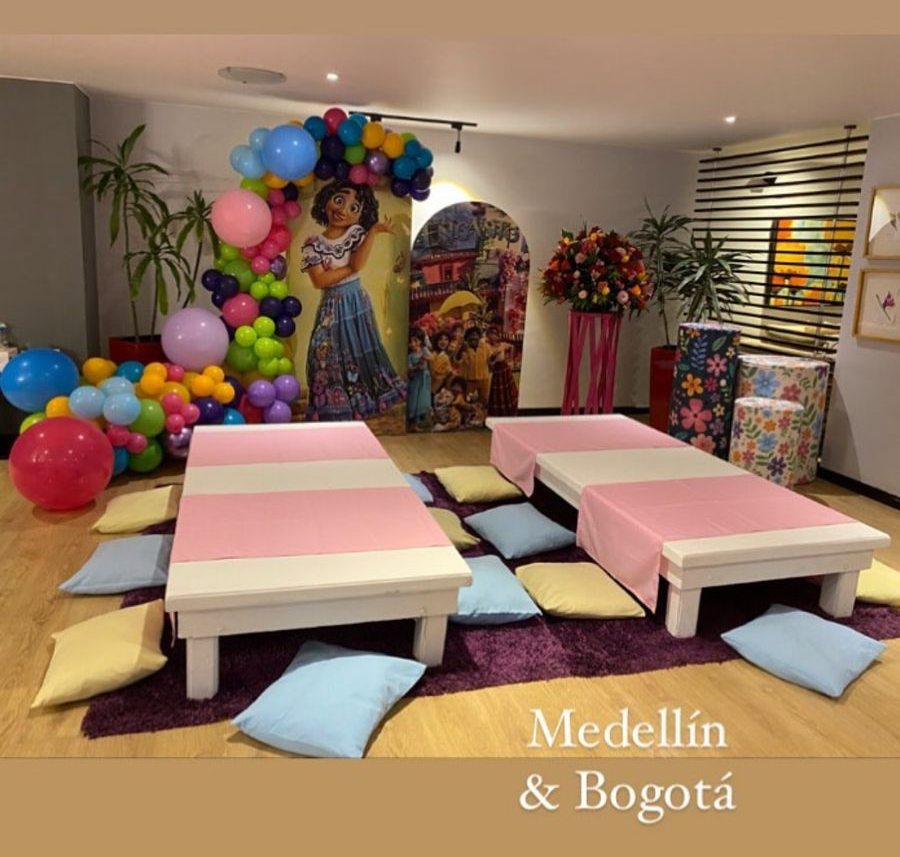 1 Mesa Rectangular color Blanco
2.20m x 1.04 por 90.000
10 cojines 50.000
6 Mantas 25.000
2 Camino de Mesa 20.000
Precio Combo
Alquiler $ 160.000