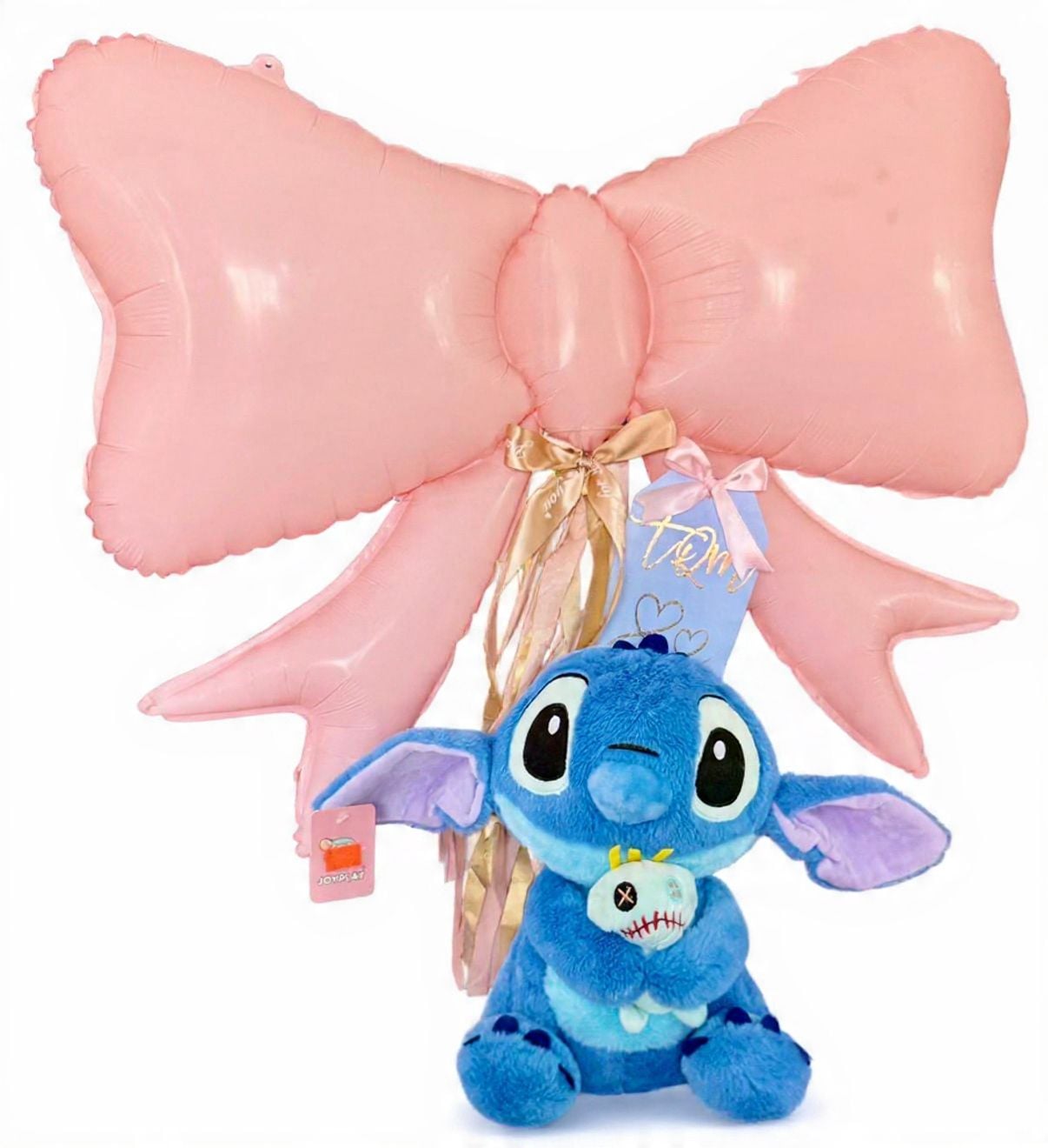 Cliente en traje pagando con tarjeta de crédito a través de un lector POS, atendido por mesera en cafetería. Cliente en traje pagando con tarjeta de crédito a través de un lector POS, atendido por mesera en cafetería.