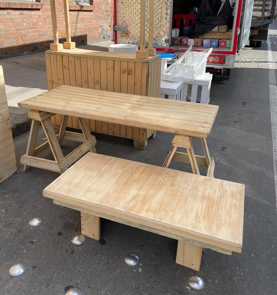 Caballete Pequeña
1.62Cm x 71cm Alto
$ 60.000
Mesa Auxiliar color natural
Largo 1.20m
altura 55cm
profundidad 56cm
c/u 50.000