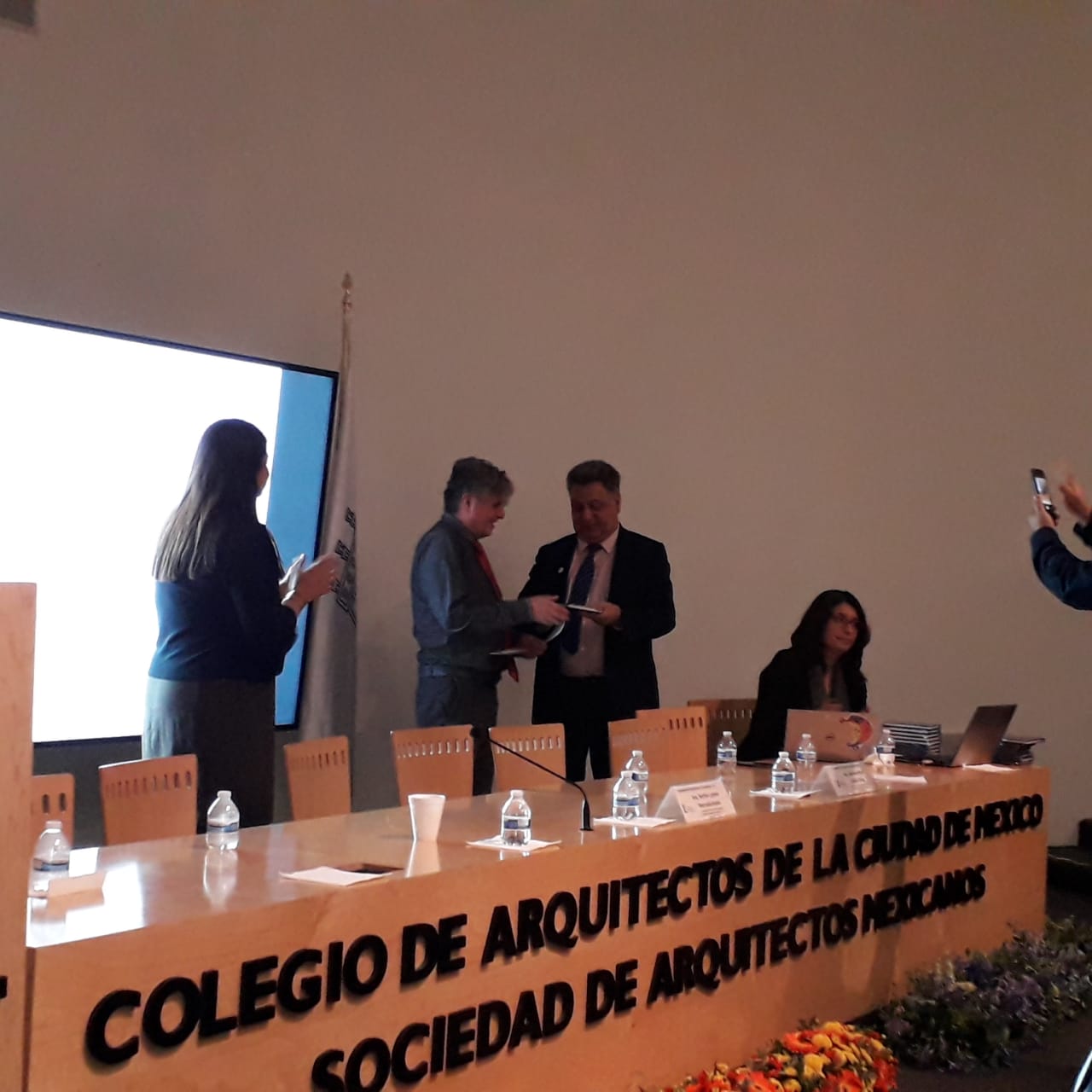 Reconocimieto a exdirector RUV Infonavit