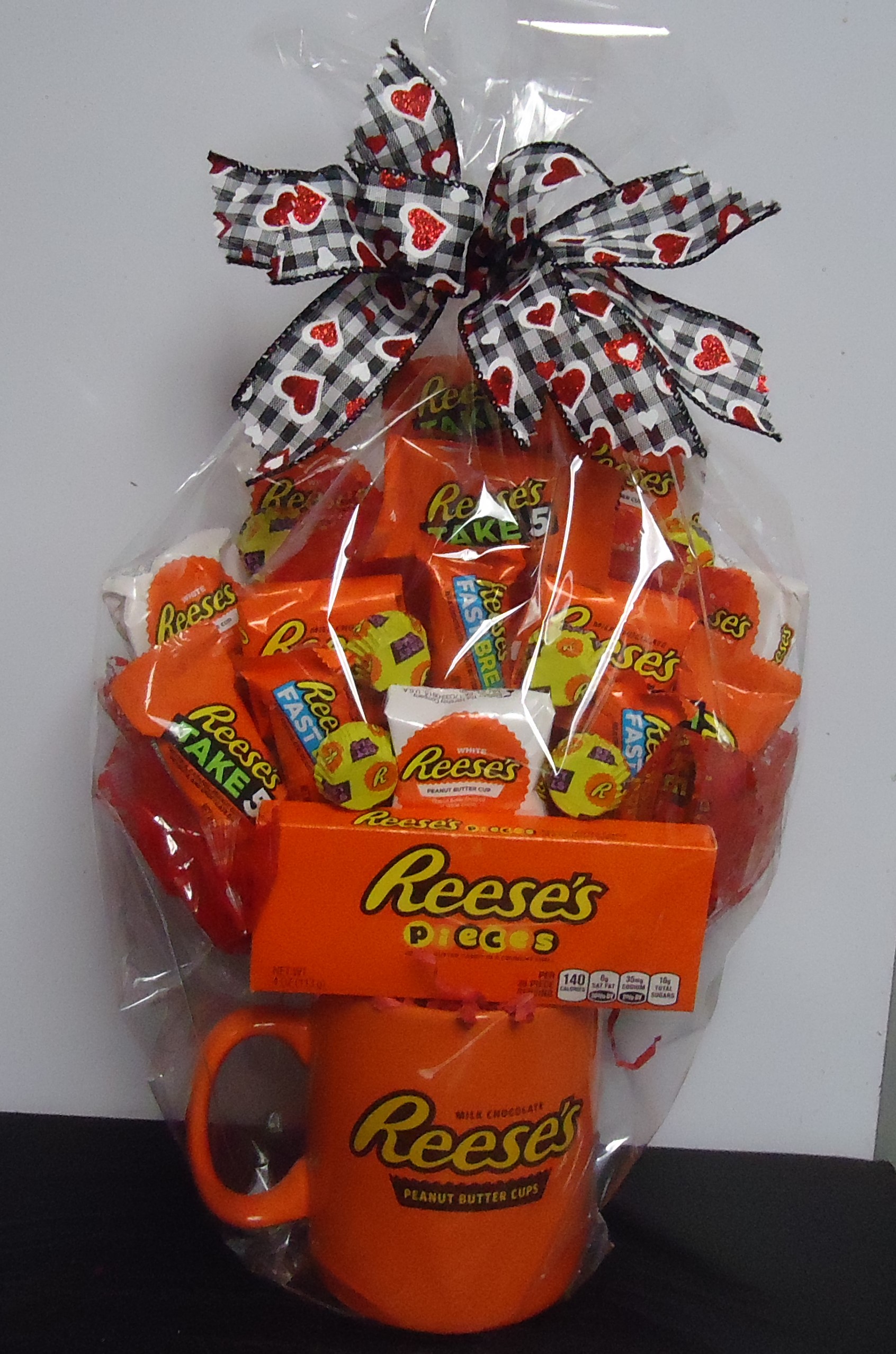 (8A) "Reese's" Candy Bouquet
$40.00
(2 Left)