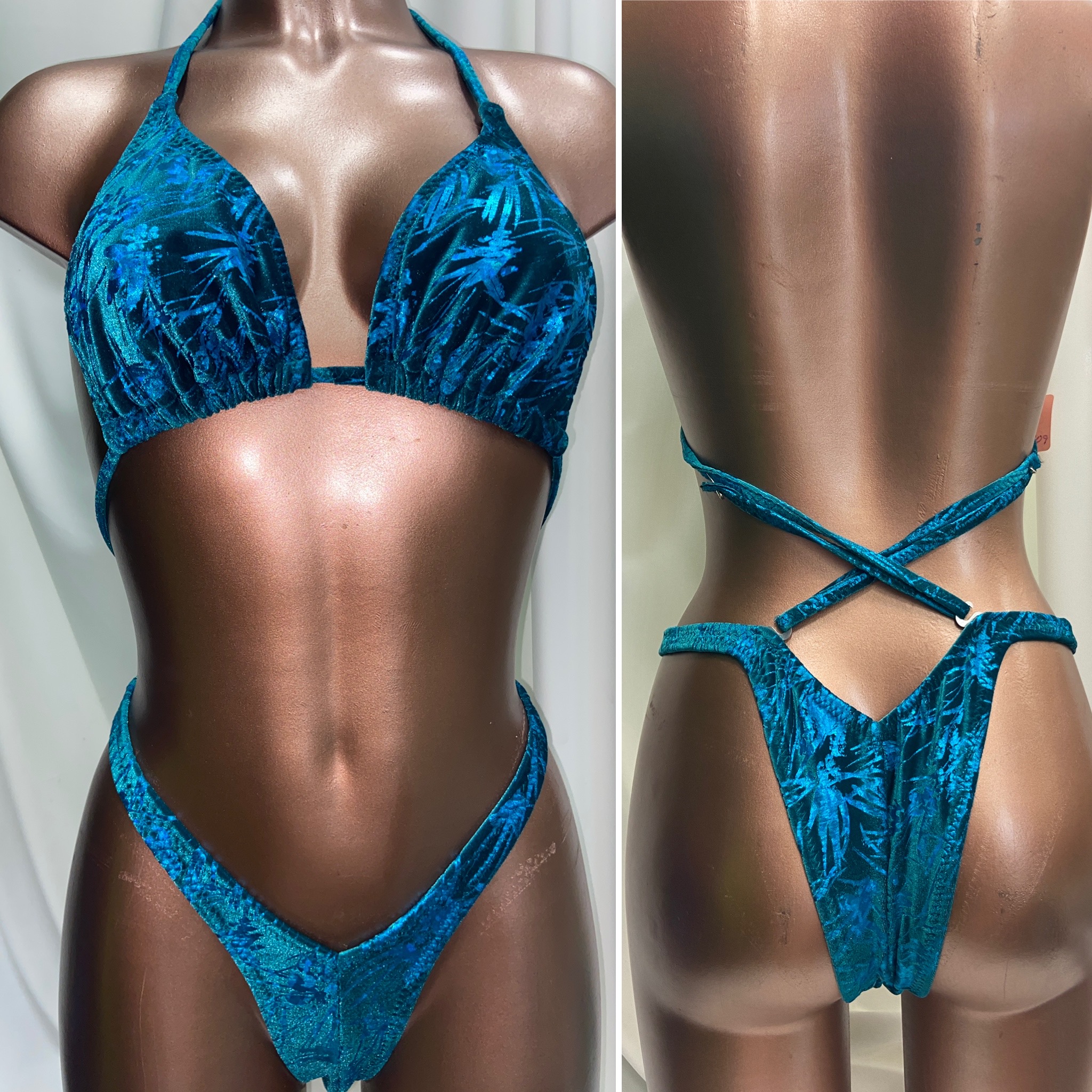 P8002 
$75
C+ sliding top
small front , xsmall back + 1" each hip
Teal velvet with metallic pattern
