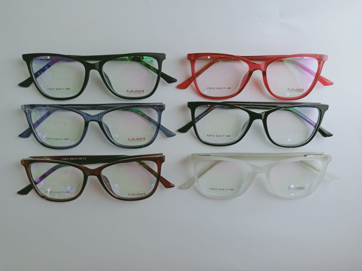 Modelo: F2015
Colores: Negro mate, Negro brilloso, Rojo, Gris, Blanco y Cafe