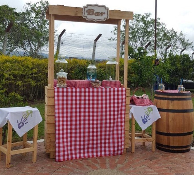 Estación de Bebidas
2.20m Altura Total
1.28m Ancho 
48cm de Profundidad  
$160.000