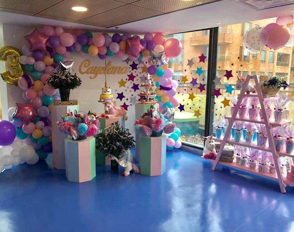 Combo de 5 mesas Mesas en Forma Octogonal
en diferentes Tamaños y Colores
Precio de Alquiler $200.00