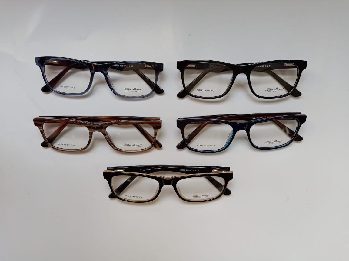 Modelo: A2006
Colores: Gris, Negro