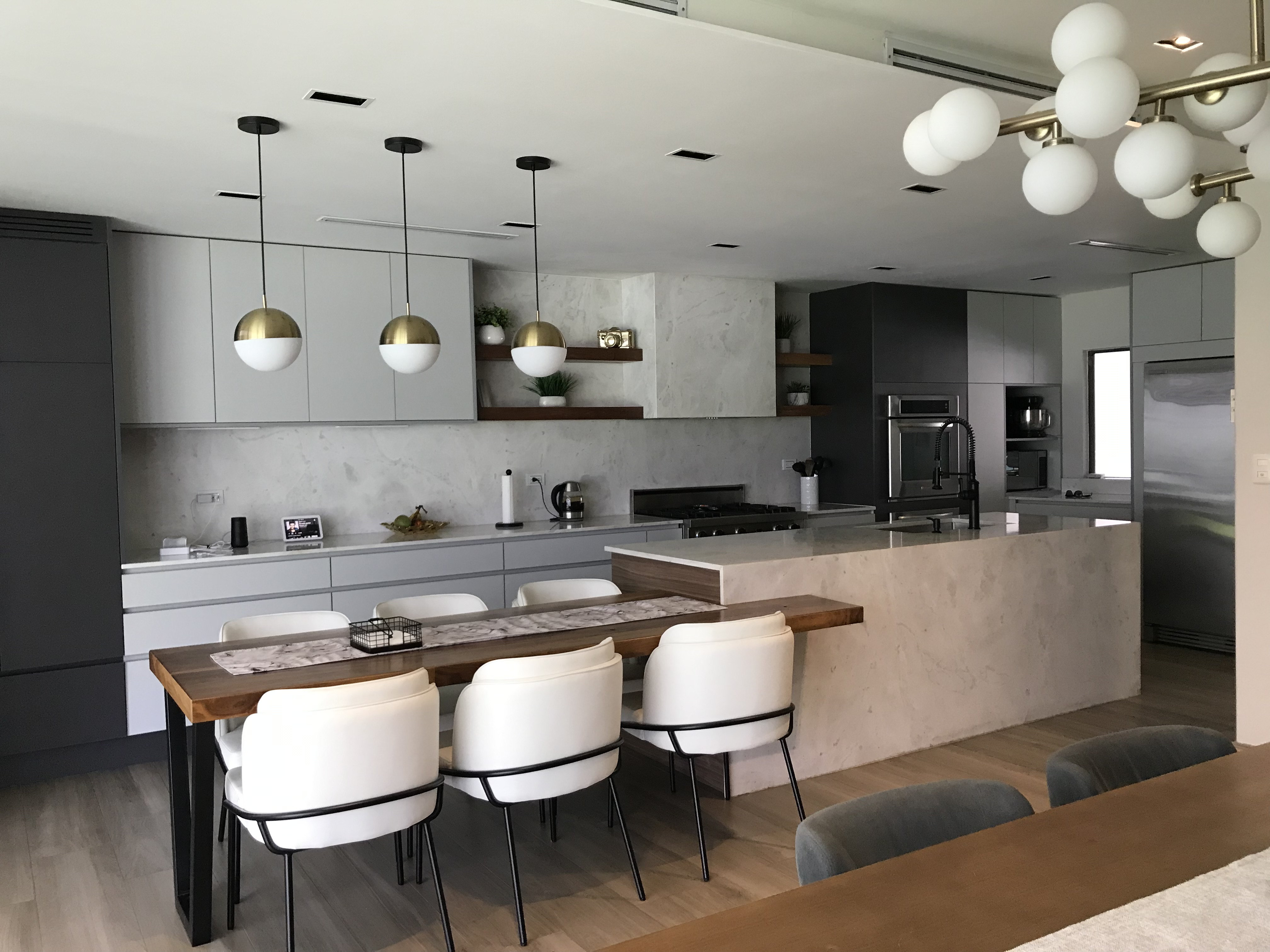 (##AI##(Background.image1.alt)##AI##)