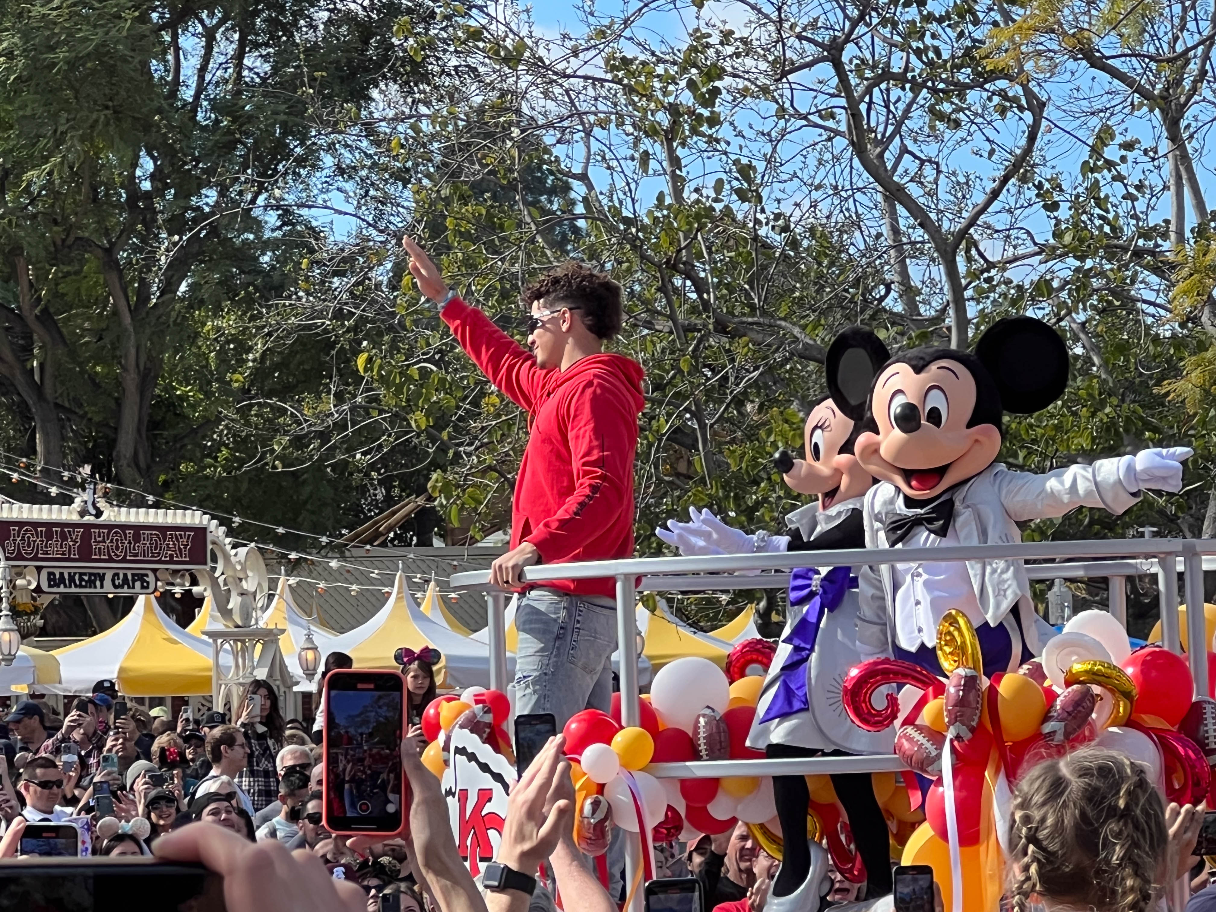 Another Super Bowl win for Mahomes, another time we go to his parade