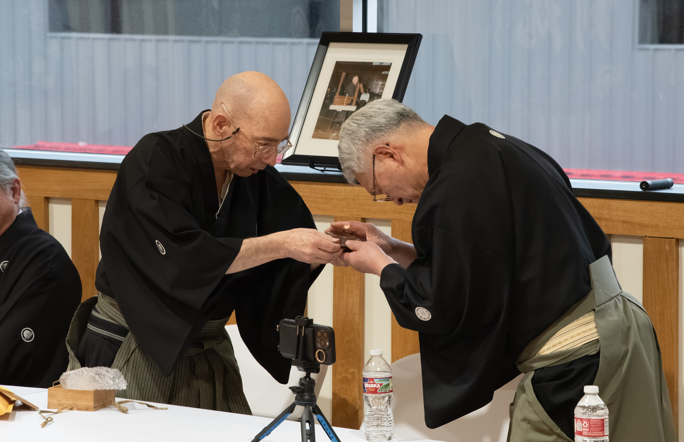 Nomura Sensei receives an historic sterling silver sake cup that was once presented to the 3rd Company, Instruction Battalion of the Toyama Military Academy pre-1945. Around the outer rim is engraved 陸軍戸山学校教導大隊第三中隊記念