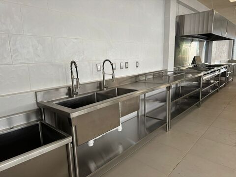 Cocina industrial equipada con acero inoxidable Tecnoproyectos