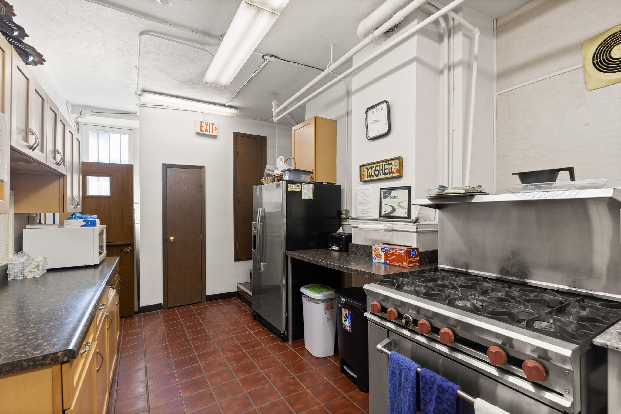 https://0201.nccdn.net/1_2/000/000/132/aaa/0-park-st-peabody-ma-01960-usa-015-020-21-kitchen1-mls_size.jpg