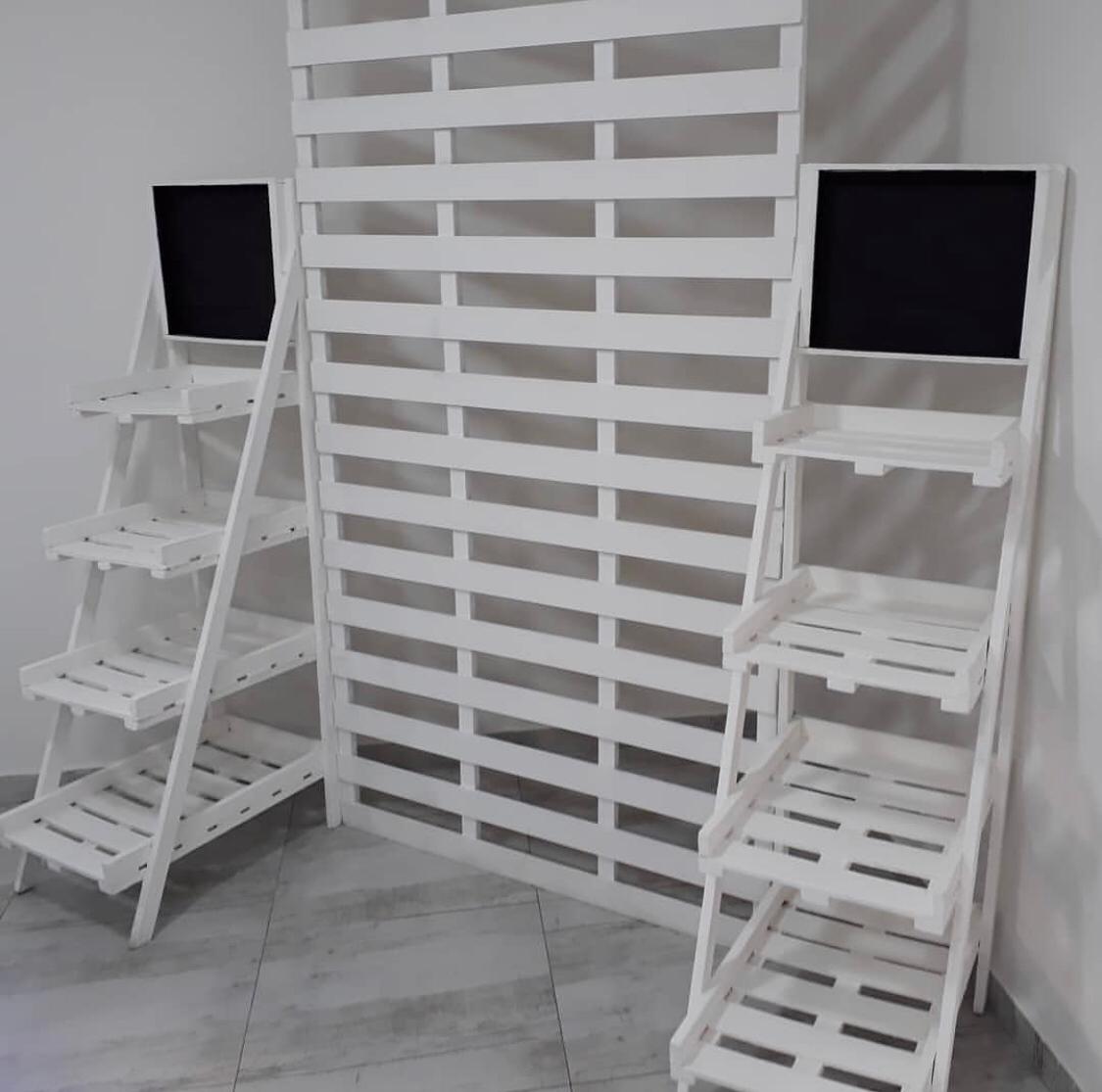Escalera lineal 4 peldaños 
Color Madera Color Blanco
Alquiler $ 60.000