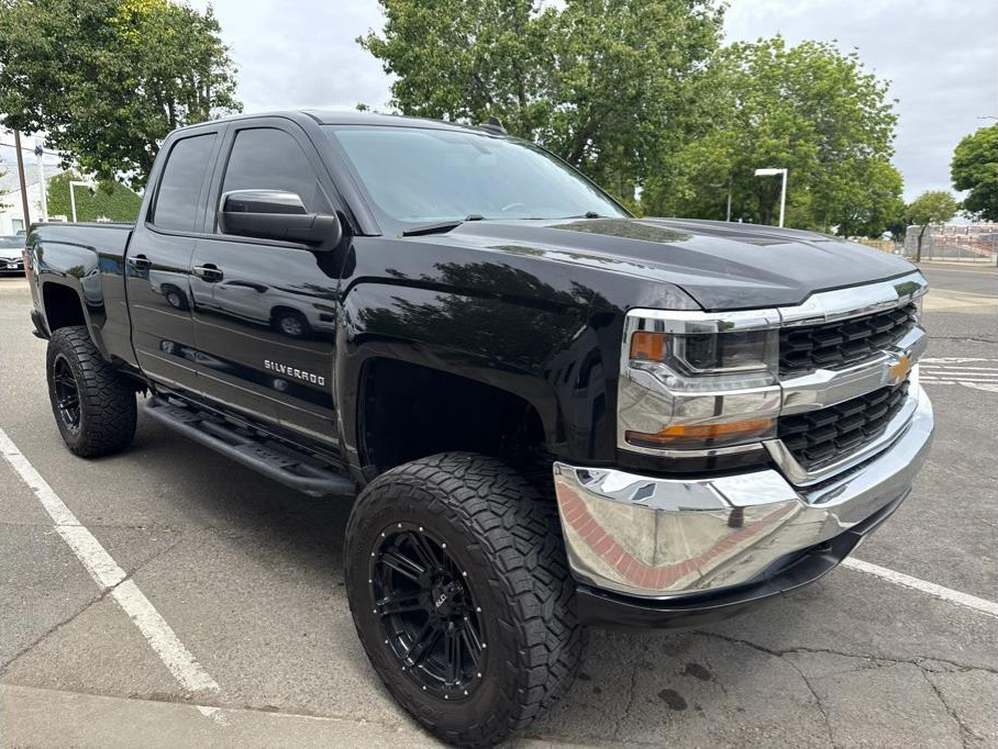 2018 Chevrolet Silverado 1500 Double Cab from 33 Auto Sales
Miles: 89,442
Drive: 4WD
Trans: Auto, 6-Spd HD Overdrive
Engine: V8, EcoTec3, 5.3 Liter
Exterior: Black
Stock: 1679
VIN: 1GCVKREC4JZ203770