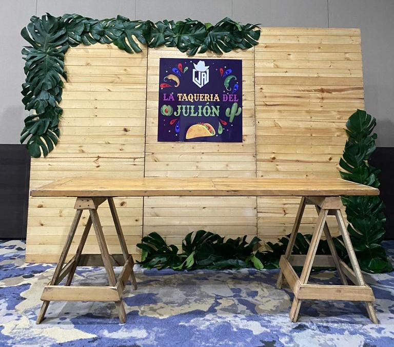 Altura 2.20m X 1.04m
Imagen referencia 3 modulos
Pared enchapa color Natural
 $ 50.000 precio unitario
Arte en follaje natural
 $ 50.000