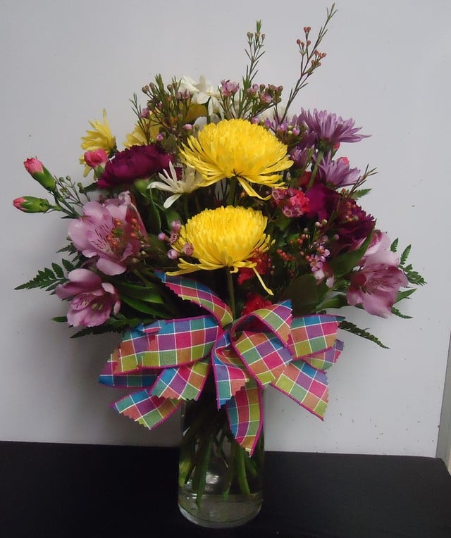 (15) "Designer's Choice"
"Fresh Mix" Vase
$65.00