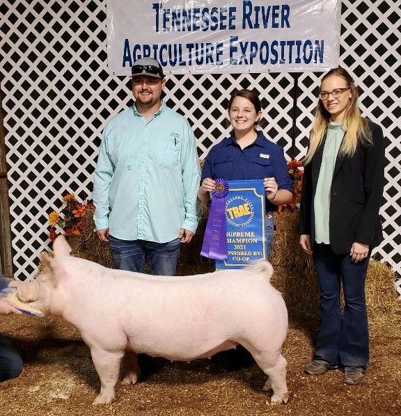 Ann Thomas Lowery
2021 Tennessee River Exposition
Champion Yorkshire Gilt
Supreme Champion Gilt Overall