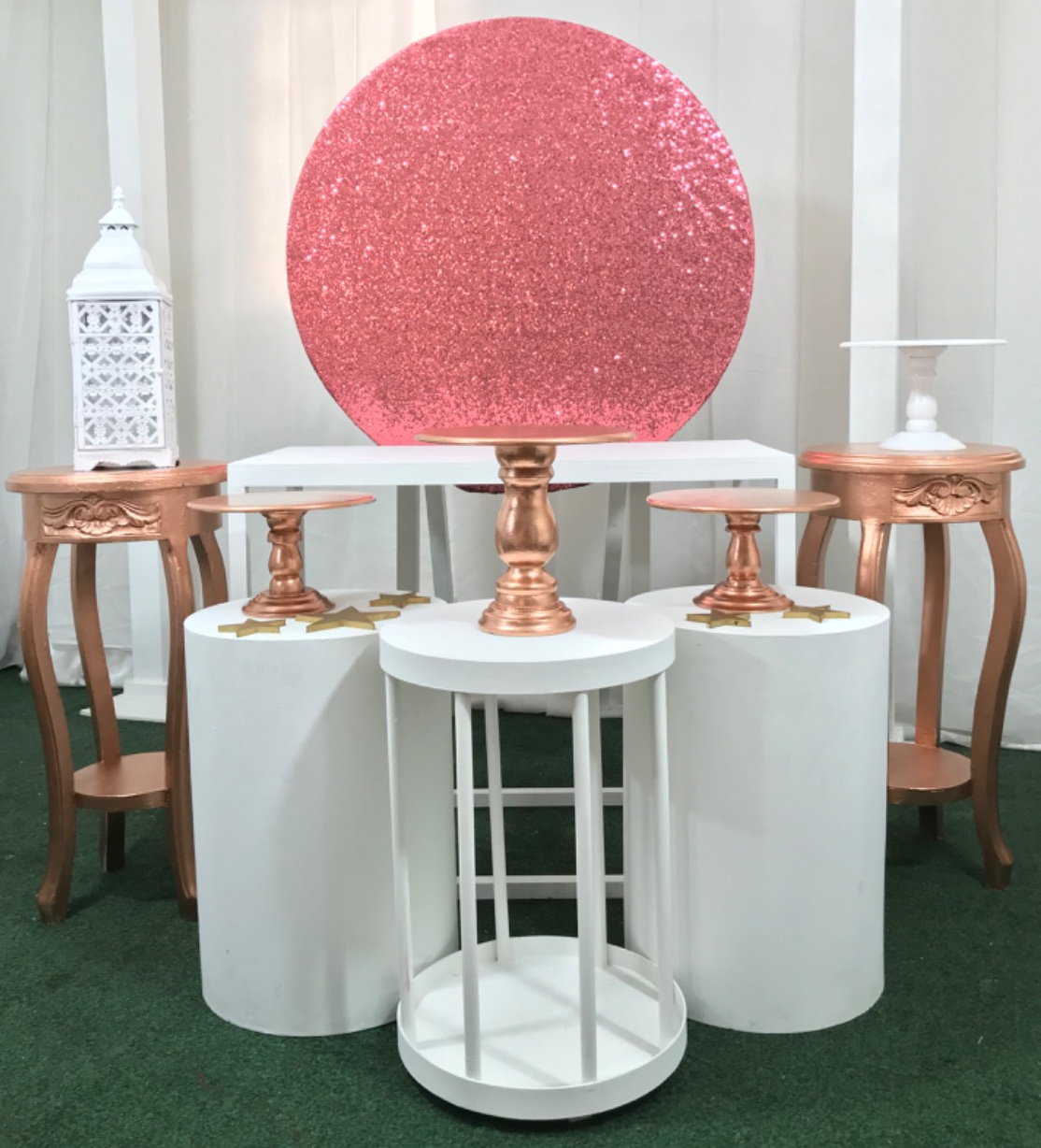 Mesa Auxiliar Pata Curva
Oro Rosa
$ 50.000
37x37cm
80cm Alto