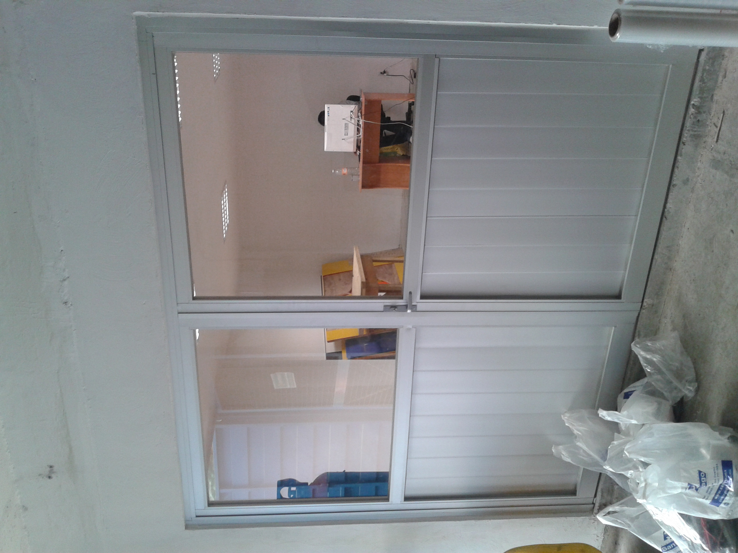 Puerta pesada abatible doble