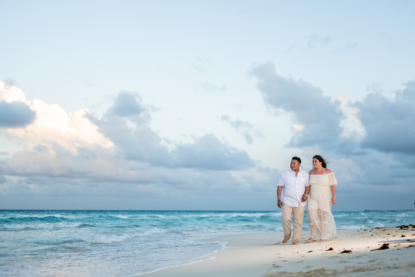 https://0201.nccdn.net/1_2/000/000/134/058/romantic-mariachi-proposal-in-cancu%CC%81n101.jpg