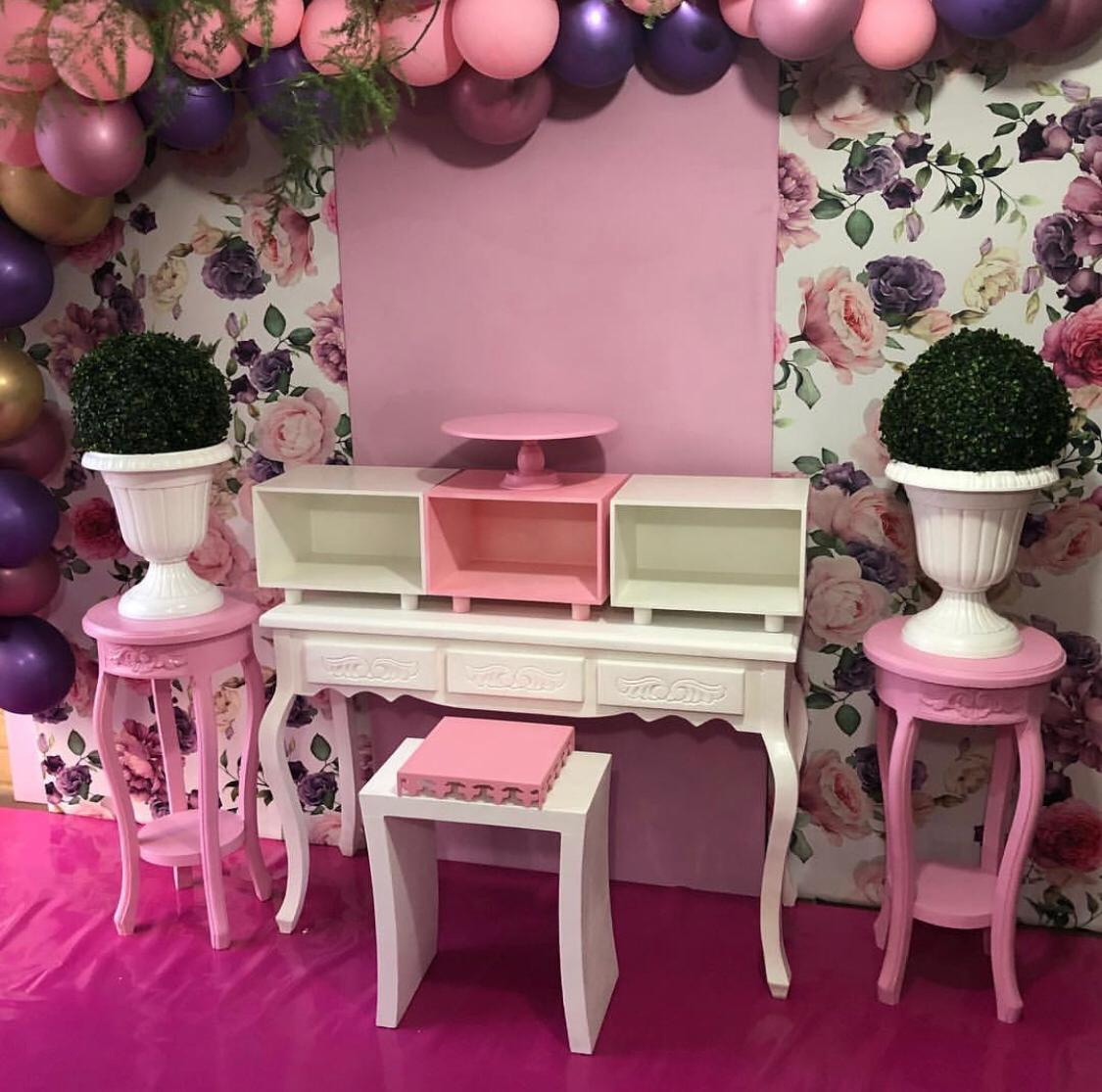 Bases tipo Tv para la mesa de Dulces 
24 cm Altura  
40 cm largo 
$30.000 
Precio Unitario