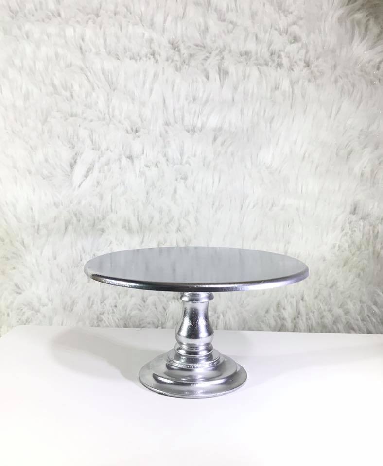 Base Plateada Para Postres
 Color Plateada
30 cm Diámetro 
$ 20.000 