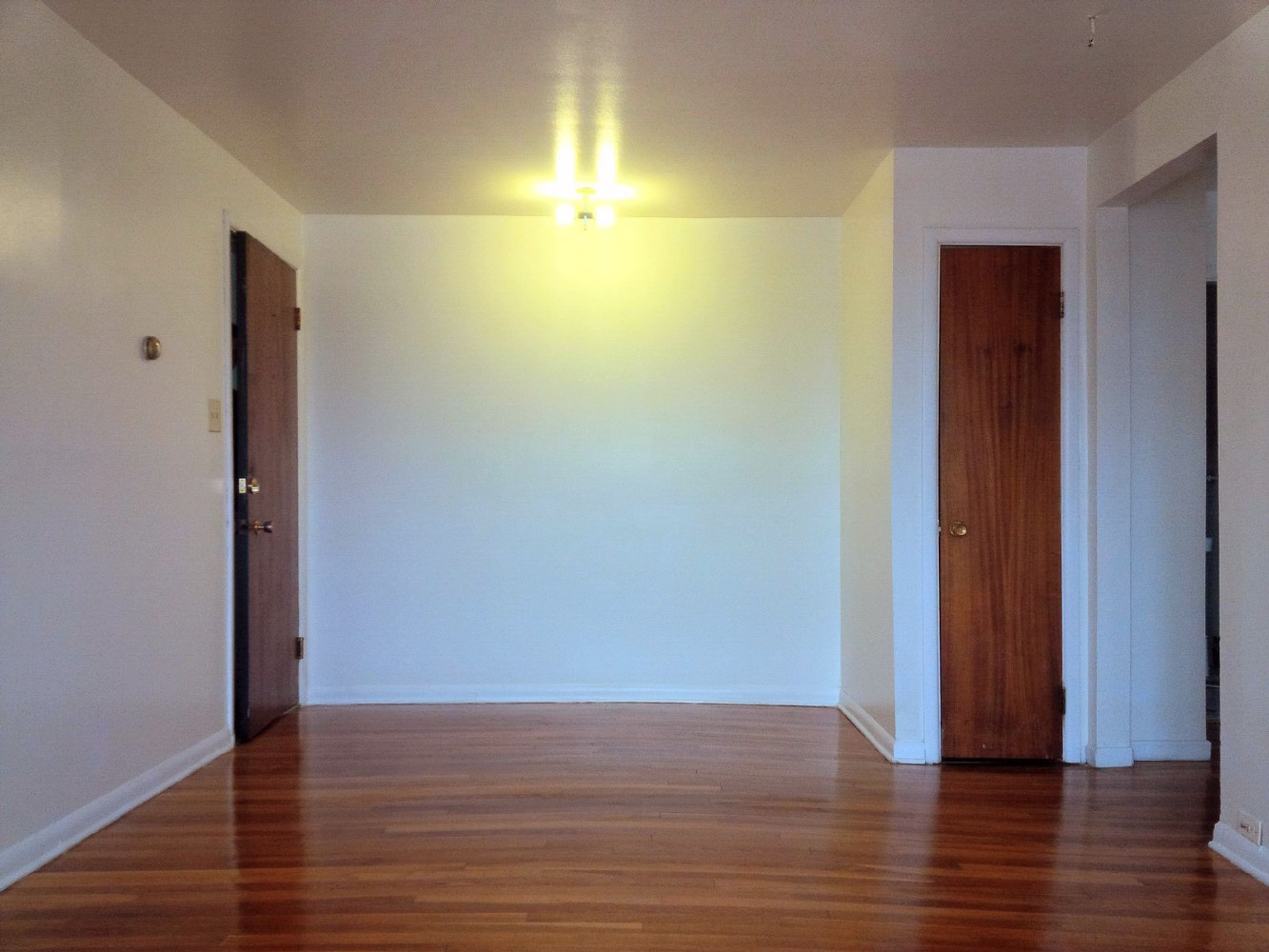 500 Douglas A17 Living Room