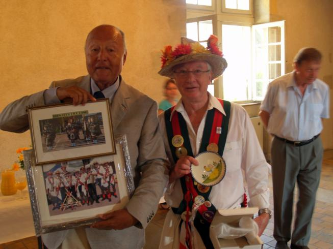 Exchange of gifts with the Mayor of Charolles