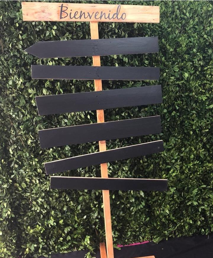 Tablero de Señalizaciones
Medidas: 182cm de Altura
83cm de largo
Alquiler $ 50.000