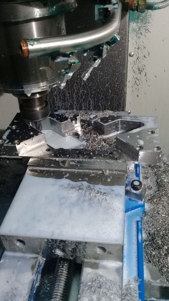 NUESTRA ESPECIALIDAD:
CNC