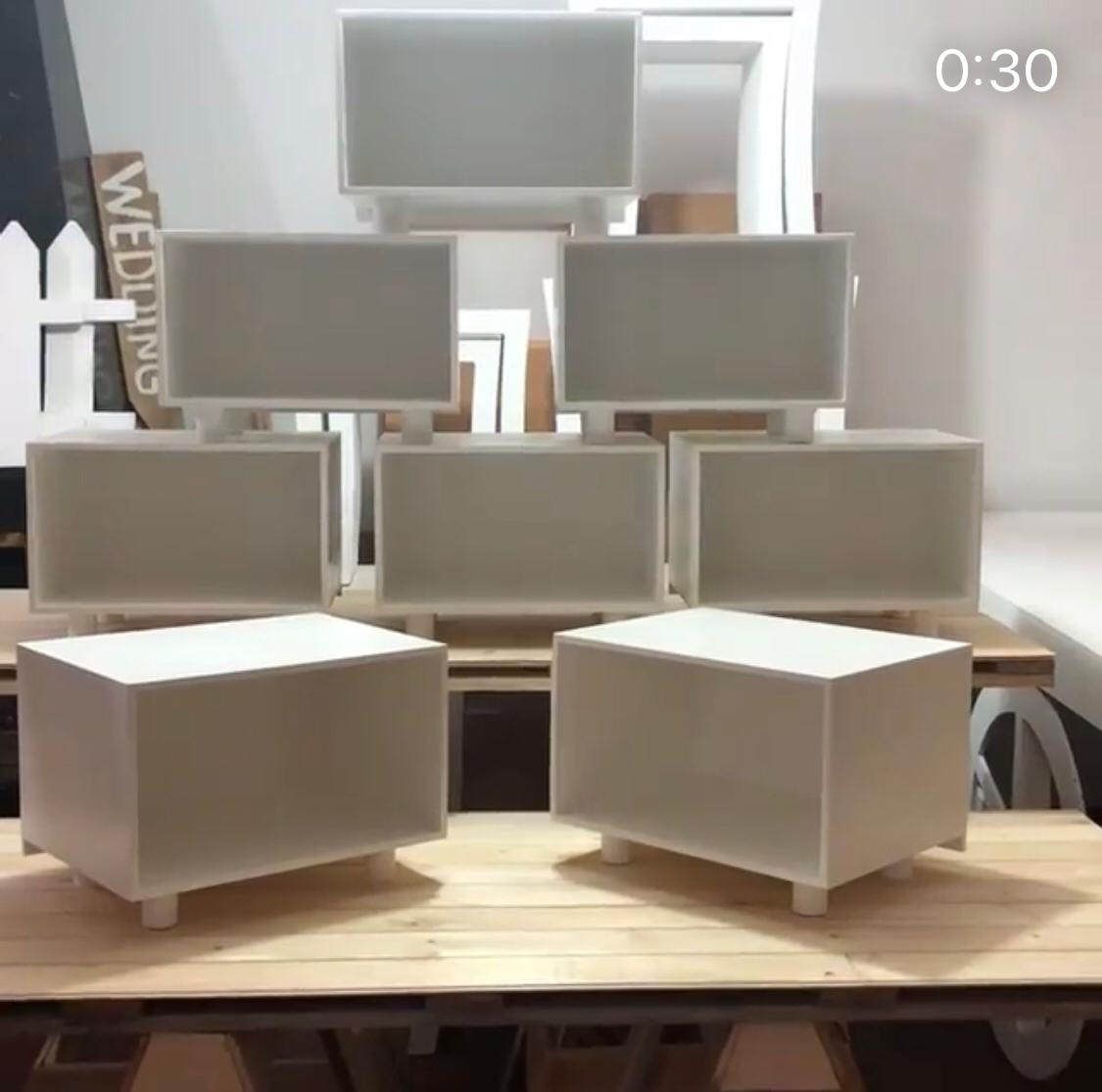 Bases tipo Tv para la mesa de Dulces 
24 cm Altura  
40 cm largo 
$30.000 
Precio Unitario