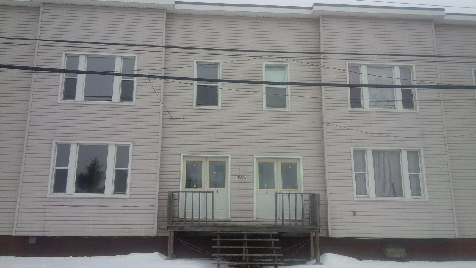 123 City Line
Building Exterior