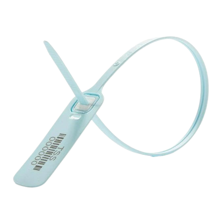 Sacos de mercancía apilados junto a palés de grano en un almacén con techos altos y estructura azul. Sacos de mercancía apilados junto a palés de grano en un almacén con techos altos y estructura azul.