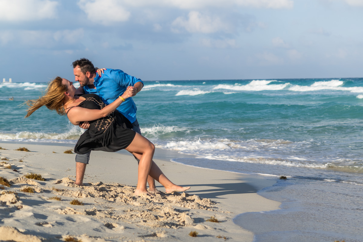 https://0201.nccdn.net/1_2/000/000/137/681/mariachi-surprise-playa-delfines-cancun-couple-session-lux-artif.jpg