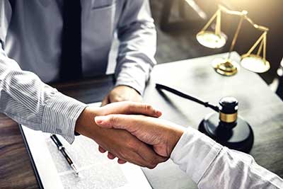 Buffet de Abogados Cáceres & Asociados - contacta a los abogados profesionales