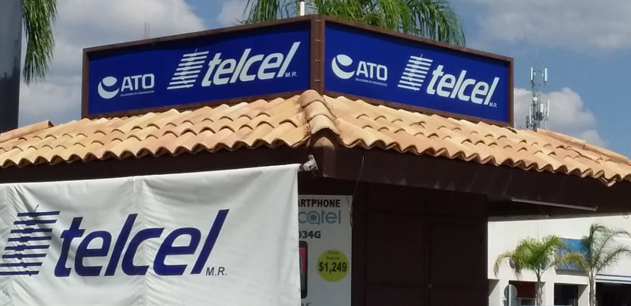 Anuncios luminosos y toldos abatibles