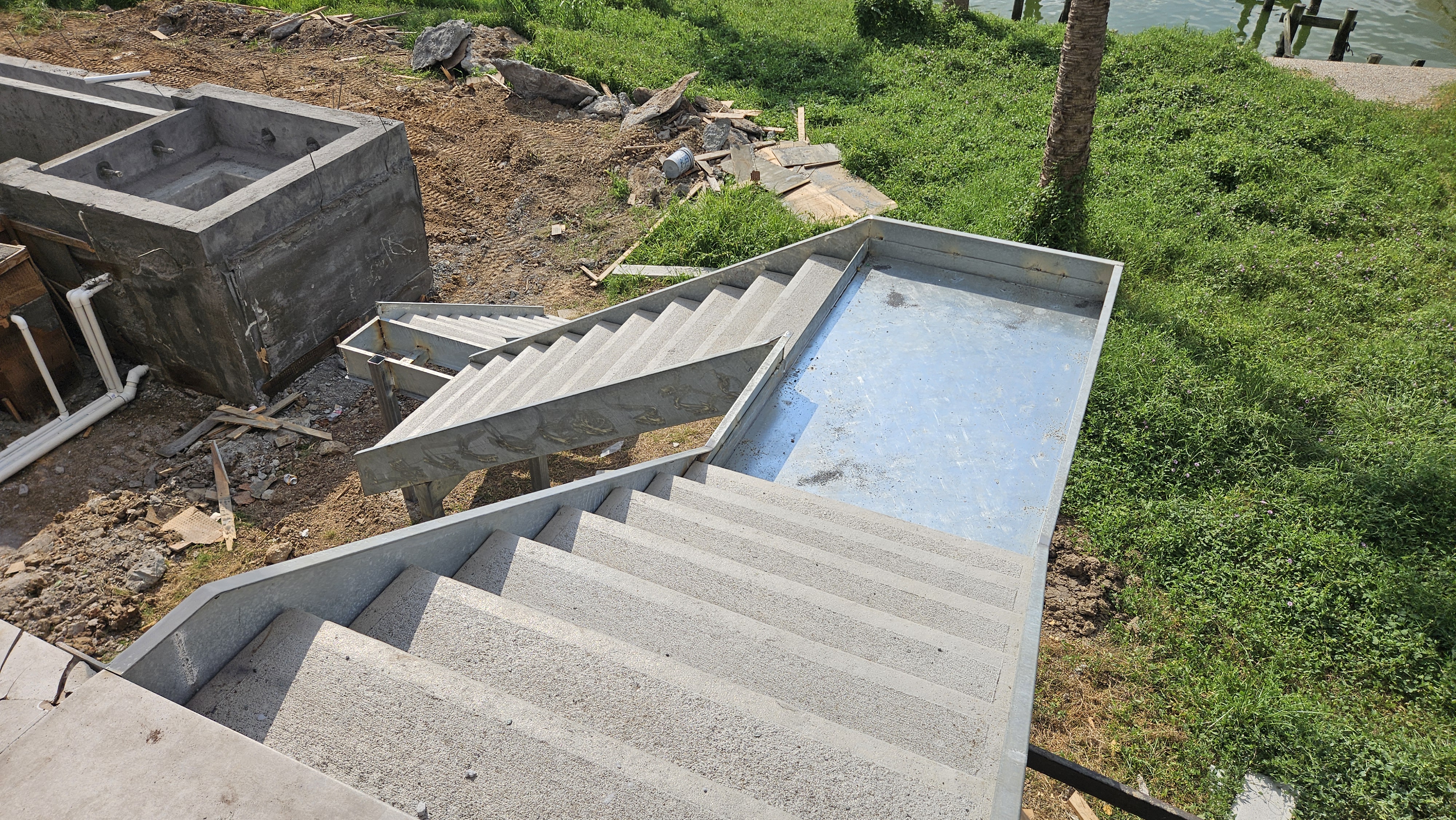 https://0201.nccdn.net/1_2/000/000/139/869/nasa-staircase-4.jpg