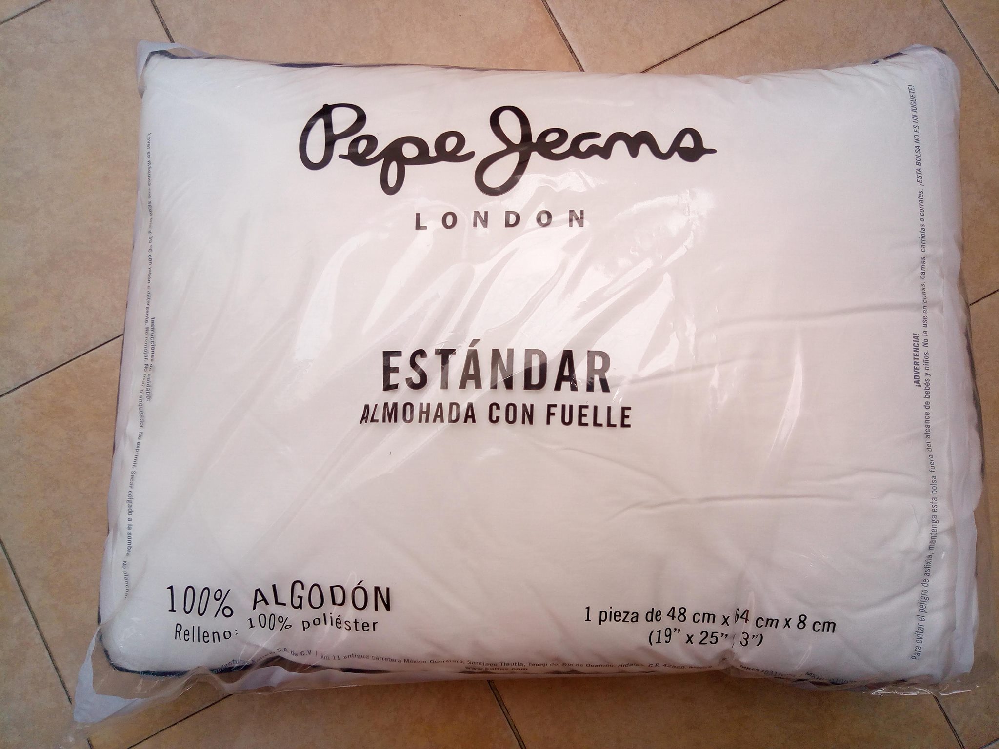 ALMOHADA PEPE JEANS
 ESTANDAR (48cm X 64cm X 8cm )