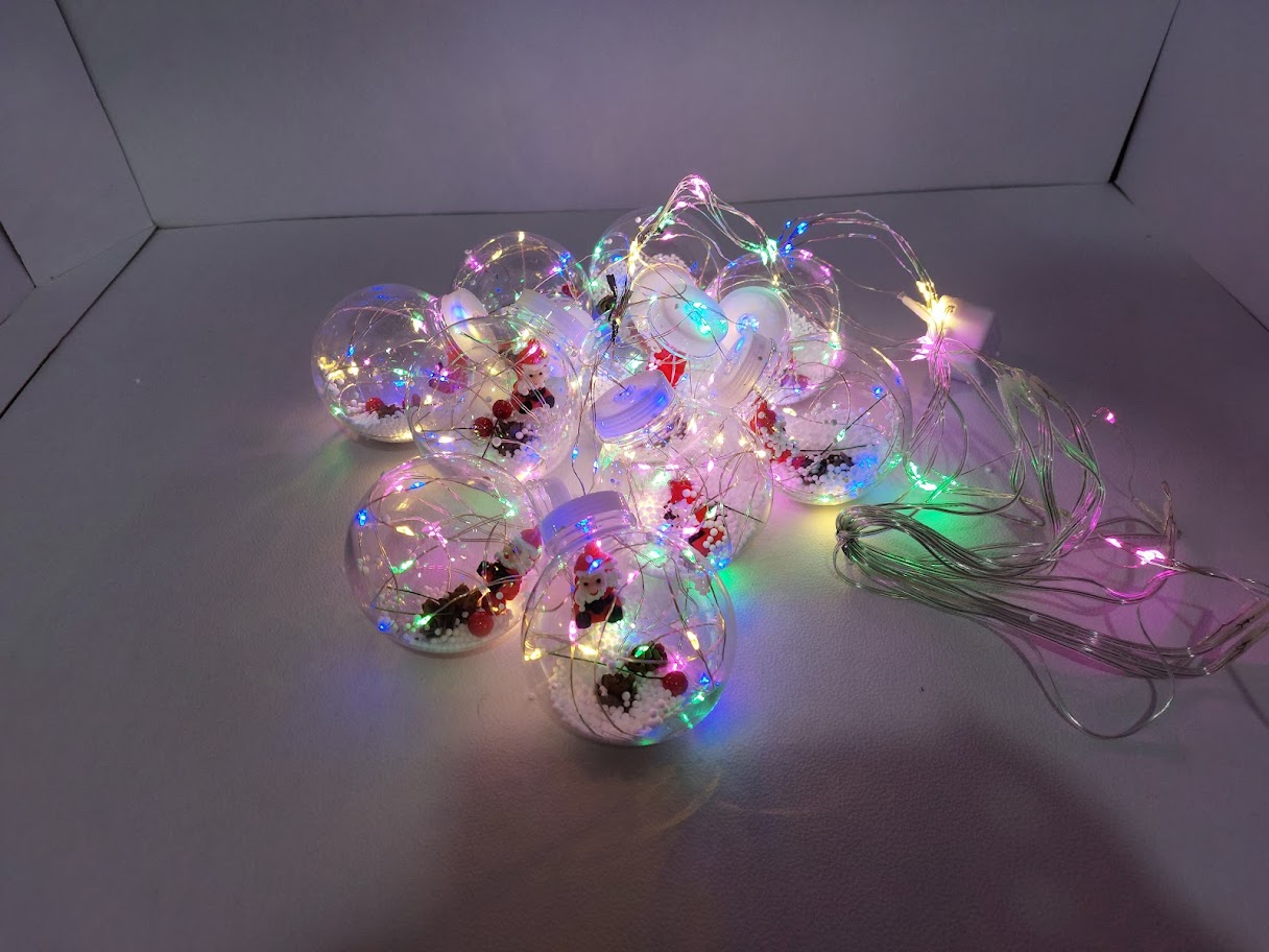 16868 (RGB)
RED DE ESFERAS CON SANTA CLOUS DE NIEVE