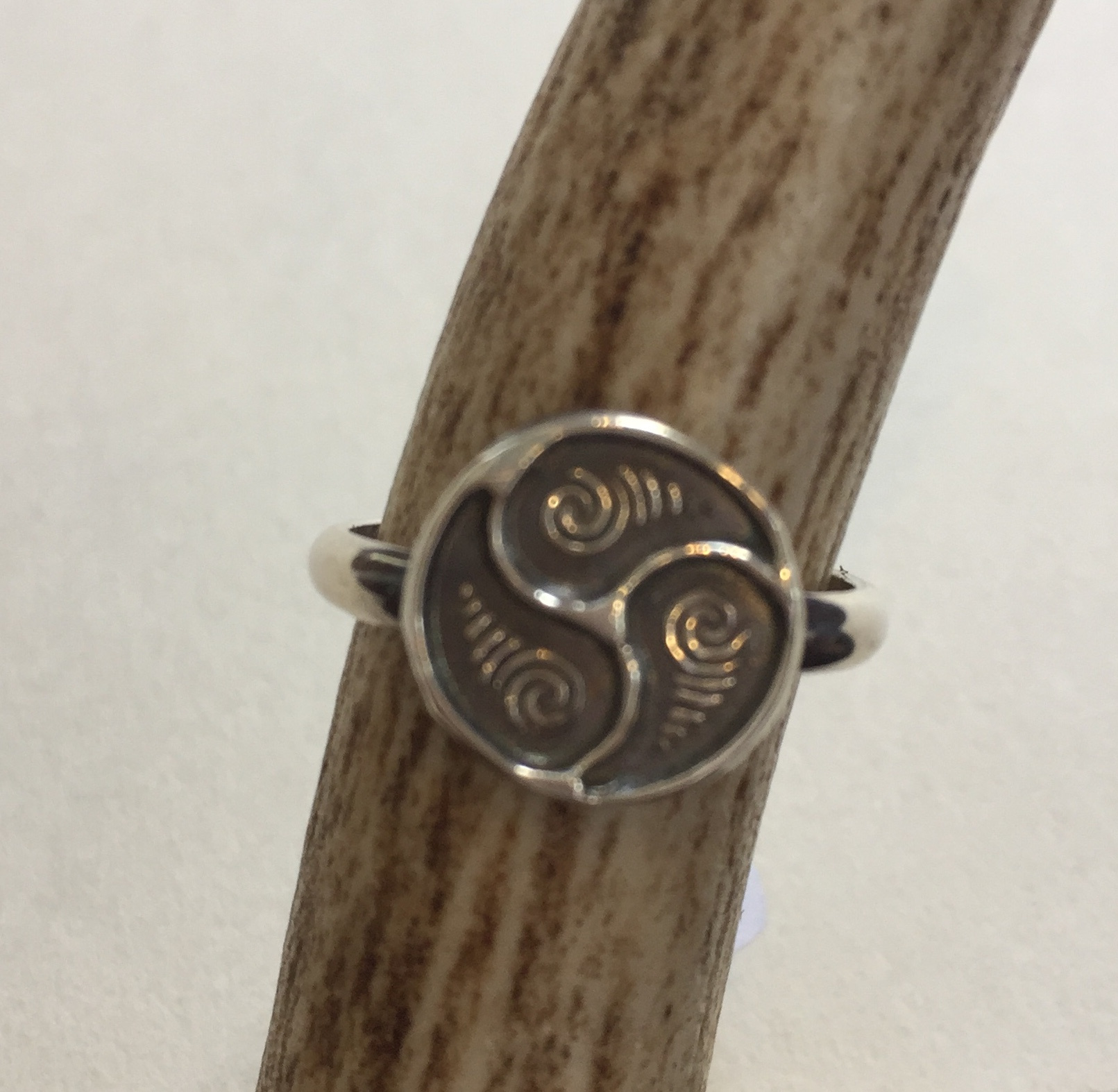 Round Celtic PMC Ring Ma 41
Sterling Silver
$30