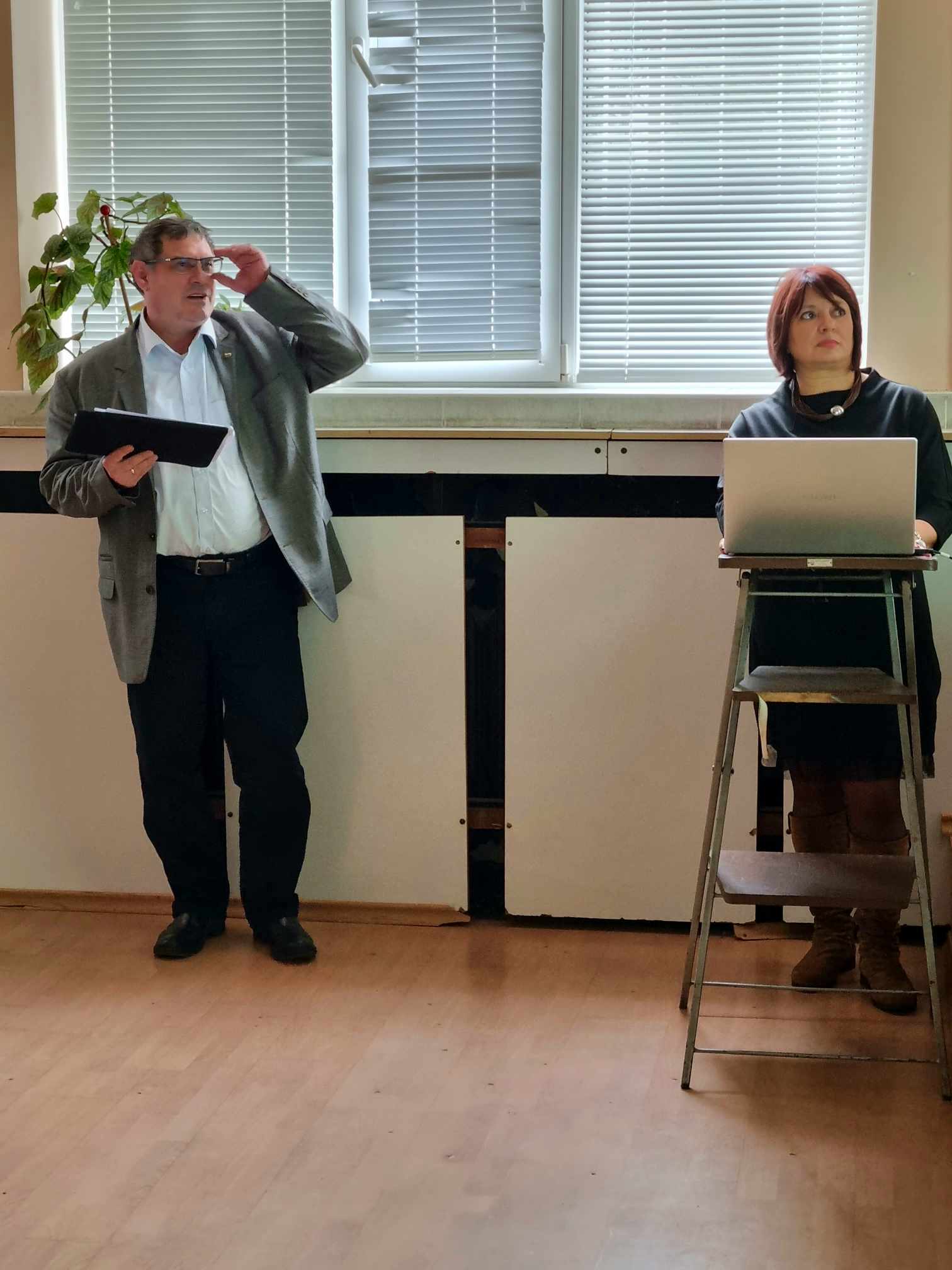 https://0201.nccdn.net/1_2/000/000/13a/893/download--1-.jpg